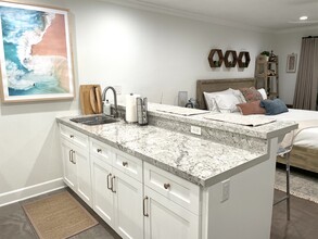 77 15th St, Unit 1B in Hermosa Beach, CA - Foto de edificio - Building Photo