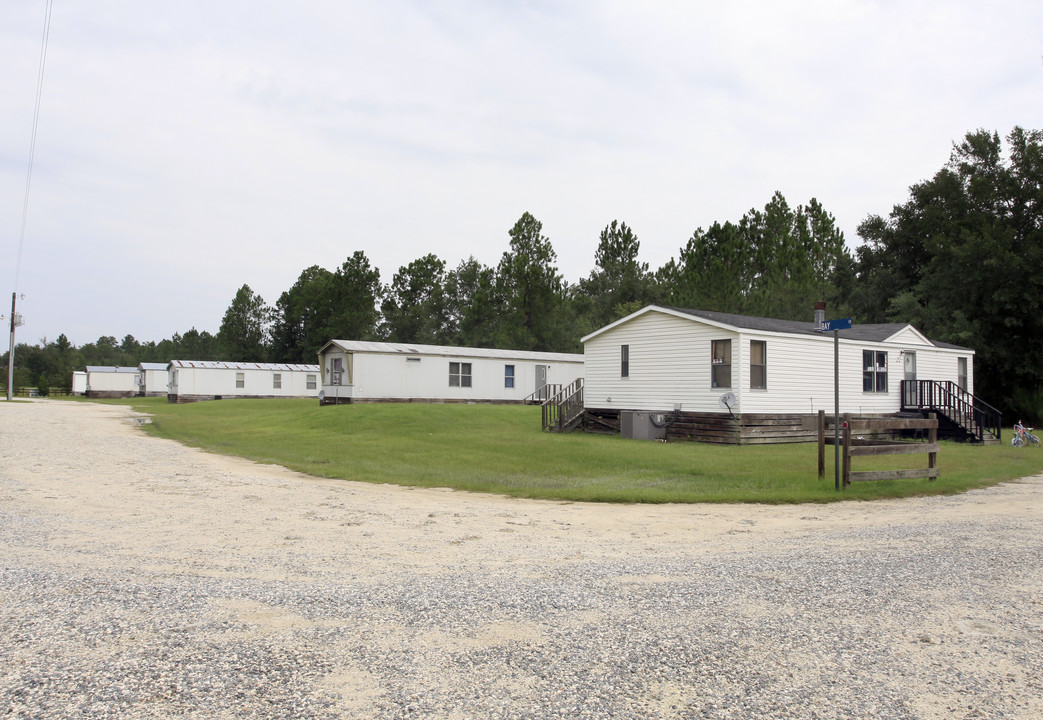 Benton Bay Mobile Home Park in Ludowici, GA - Building Photo