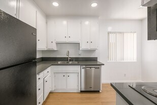 2803 Arizona Ave in Santa Monica, CA - Building Photo