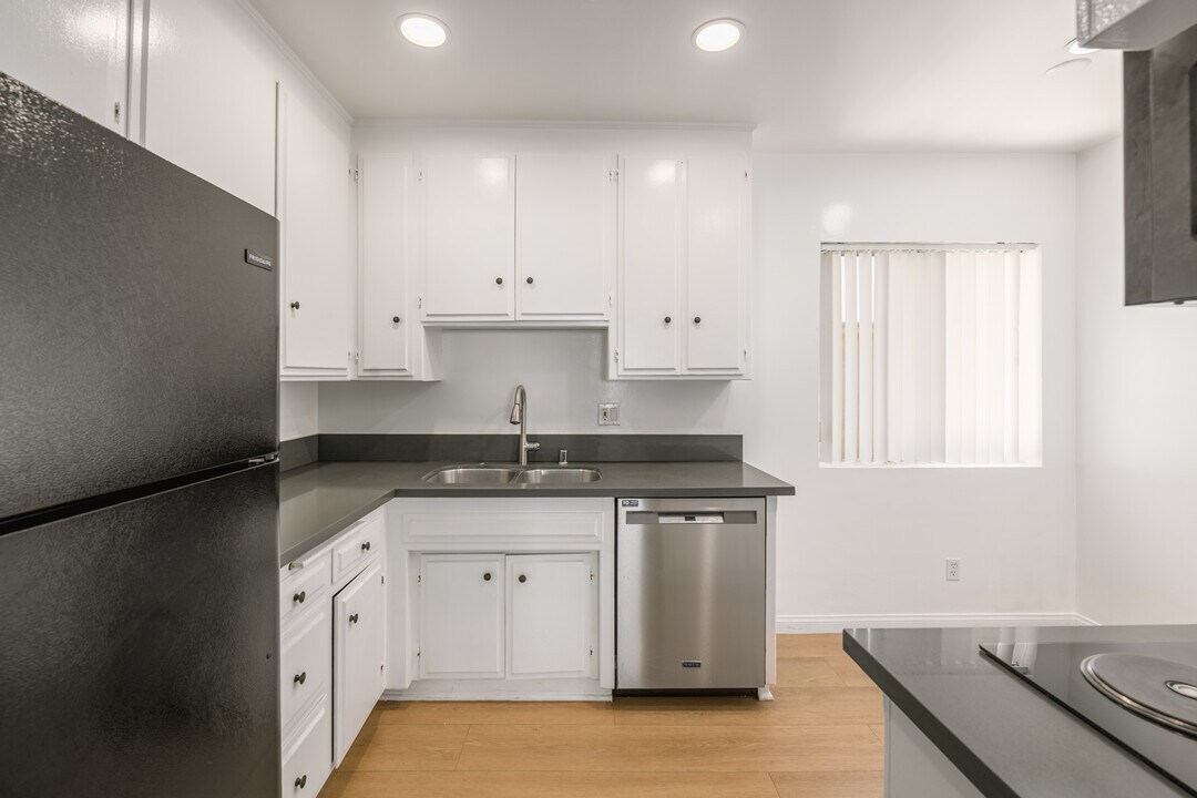 2803 Arizona Ave in Santa Monica, CA - Building Photo