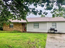 453 Crestmont Cir in Blytheville, AR - Building Photo