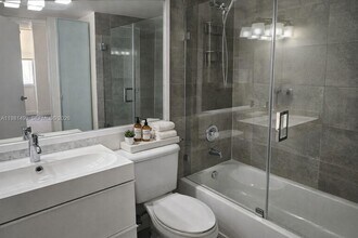 126 SW 17th Rd in Miami, FL - Building Photo - Building Photo