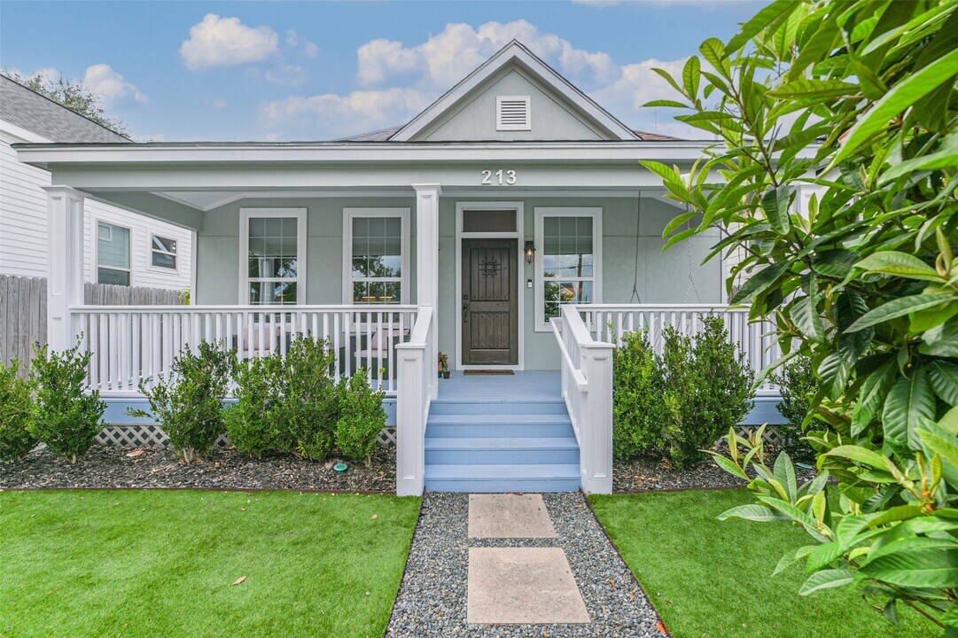 213 N Hutcheson St in Houston, TX - Building Photo