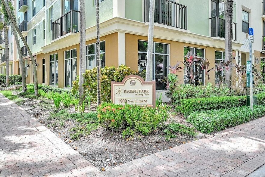 1900 Van Buren St, Unit 501B in Hollywood, FL - Building Photo