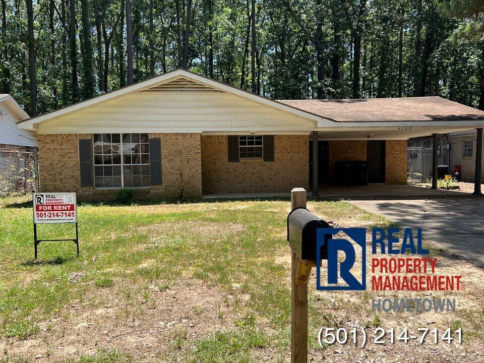 5709 Chaucer Ln in Little Rock, AR - Building Photo