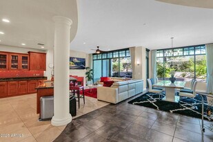 8 Biltmore Estates Dr in Phoenix, AZ - Building Photo