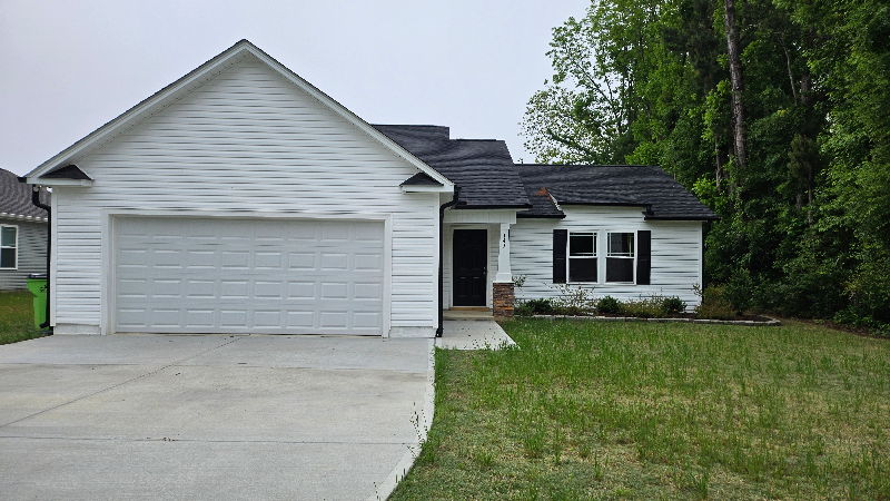 143 W Allen St in Four Oaks, NC - Building Photo