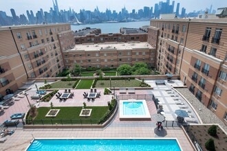 55 Riverwalk in West New York, NJ - Building Photo - Building Photo