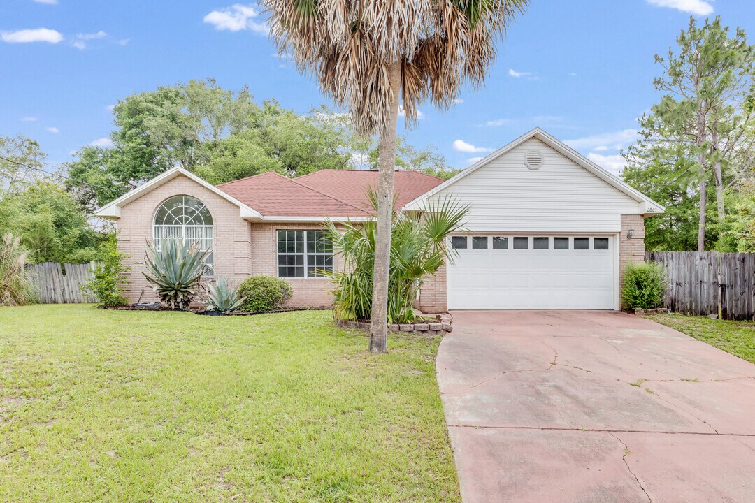 2803 MacGregor Ln in Crestview, FL - Building Photo