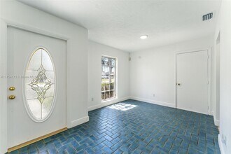 9311 SW 183rd Terrace in Palmetto Bay, FL - Building Photo - Building Photo