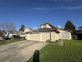 5621 Summit Dr in Rocklin, CA - Building Photo