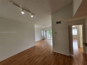 4500 NW 107th Ave in Doral, FL - Building Photo - Building Photo