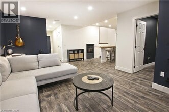 23 Scarletwood St in Hamilton, ON - Building Photo - Building Photo