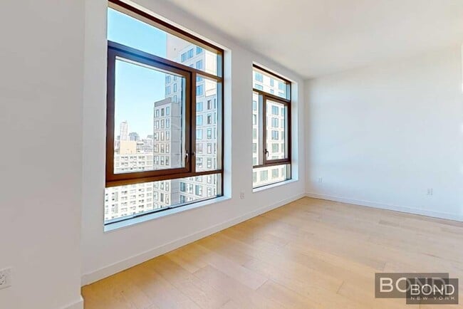 480 Kent Ave in Brooklyn, NY - Building Photo - Building Photo