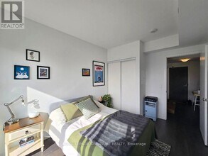 501 St Clair Ave W in Toronto, ON - Building Photo - Building Photo