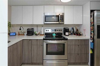 9917 W Okeechobee Rd in Hialeah, FL - Building Photo - Building Photo