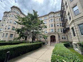 29 Park Dr in Boston, MA - Building Photo - Building Photo