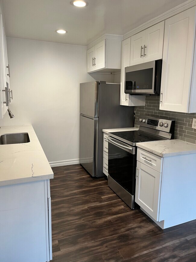 8650 Belford Ave, Unit 113 in Los Angeles, CA - Building Photo - Building Photo