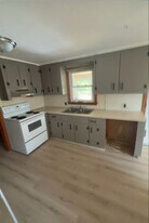 73 Shawn Dr in Bristol, CT - Building Photo