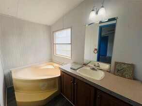 2525 Oyster Creek Bend in Freeport, TX - Building Photo - Building Photo