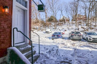 2228 Kemper Ln, Unit 4 in Cincinnati, OH - Building Photo - Building Photo