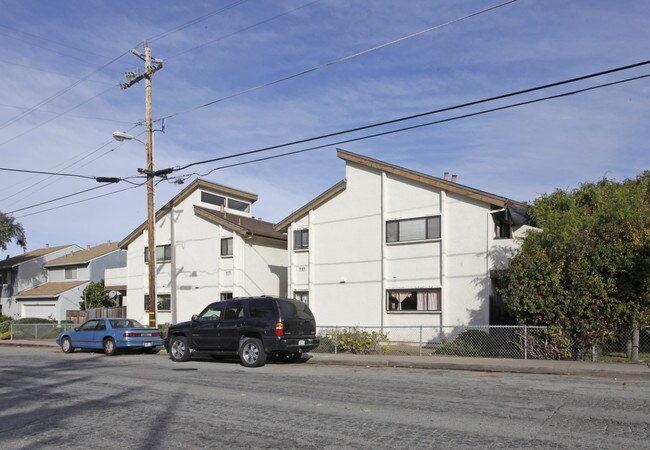 979-989 Hilby Ave in Seaside, CA - Foto de edificio - Building Photo