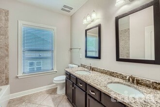 6013 Hyde Park Drive in Indian Trail, NC - Foto de edificio - Building Photo