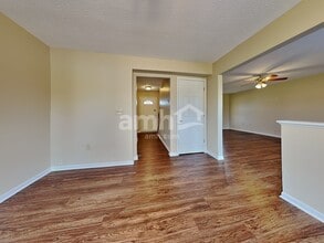 8778 Woodridge Dr in Florence, KY - Building Photo - Building Photo