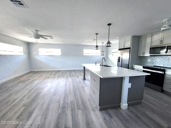 201 6th Ave in Indialantic, FL - Building Photo - Building Photo