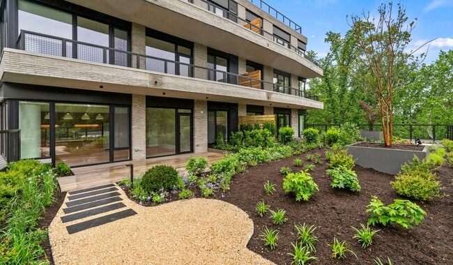 Ravel and Royale in North Bethesda, MD - Foto de edificio - Building Photo