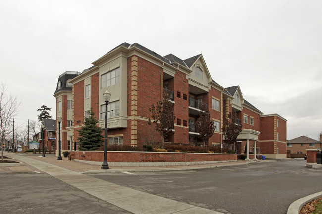 Capri Manor in Vaughan, ON - Building Photo - Building Photo