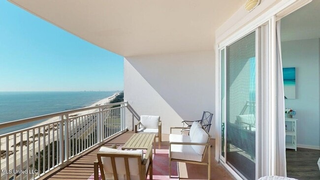 2228 Beach Dr, Unit 1305 in Gulfport, MS - Building Photo - Building Photo