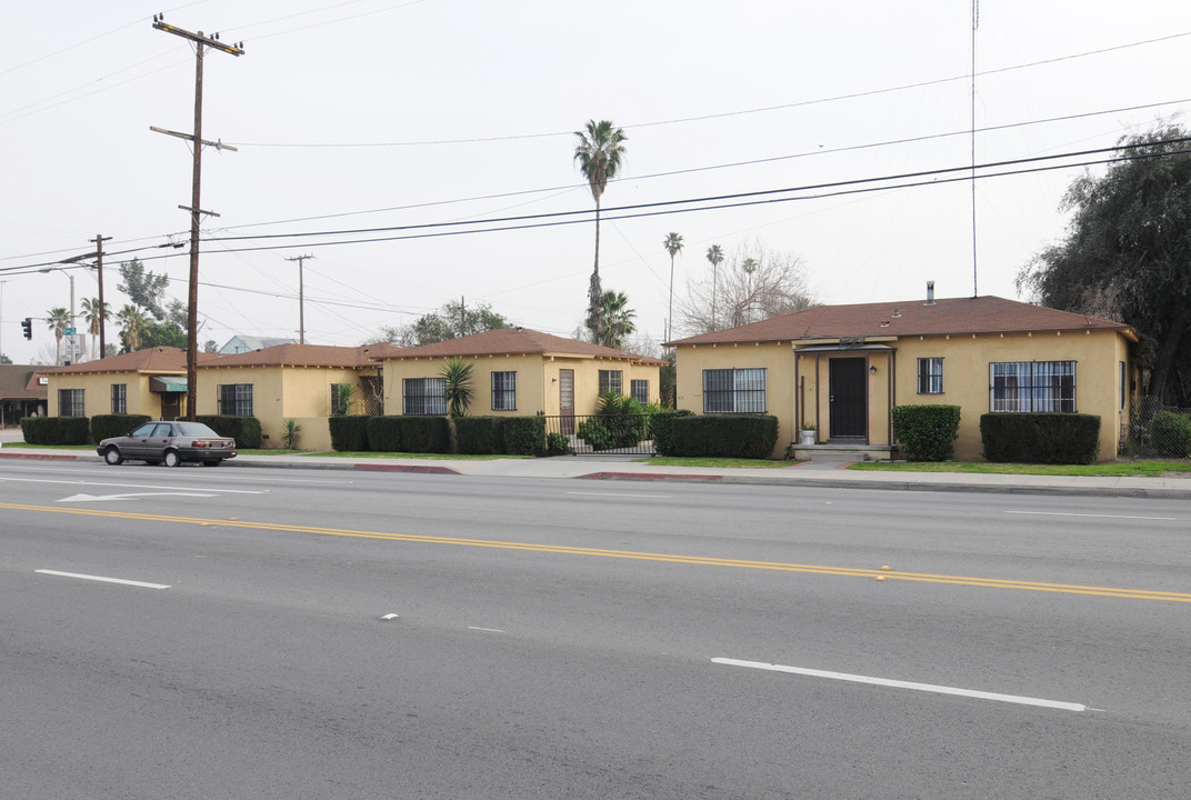 407 W 9th St in San Bernardino, CA - Building Photo