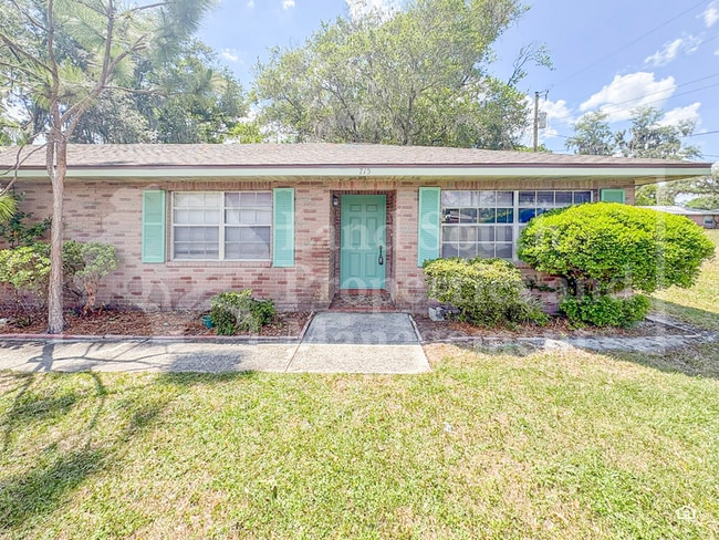 property at 715 W Daughtery Rd