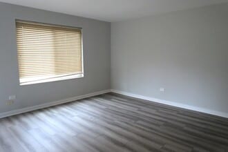 6182 Pinewood Ct in Willowbrook, IL - Building Photo - Building Photo