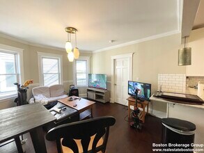 8 Taft St, Unit #2 in Boston, MA - Building Photo - Building Photo