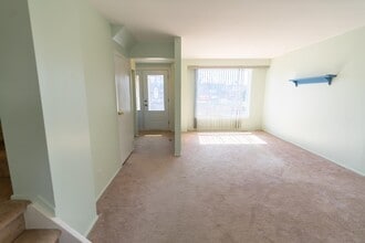 728 Krosno Blvd in Pickering, ON - Building Photo - Building Photo