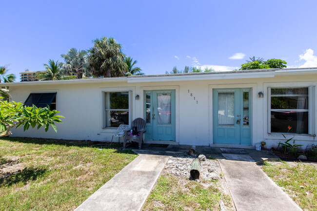 1811 Gulfstream Ave in Fort Pierce, FL - Building Photo - Building Photo