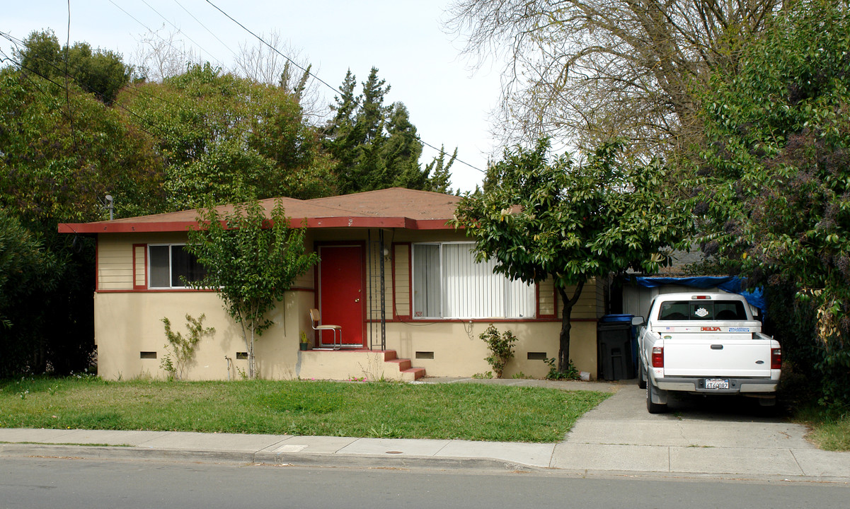 235 Carrillo St in Santa Rosa, CA - Foto de edificio