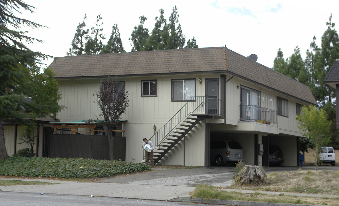 43111 Mayfair Park Ave in Fremont, CA - Building Photo