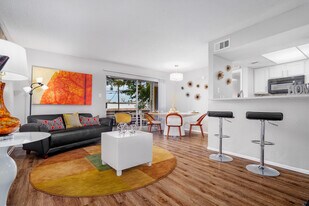 Harper at the Park in San Antonio, TX - Building Photo