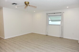709 95th Ave N in Naples, FL - Building Photo - Building Photo