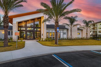 Madison Pointe Apartments in Daytona Beach, FL - Foto de edificio - Building Photo