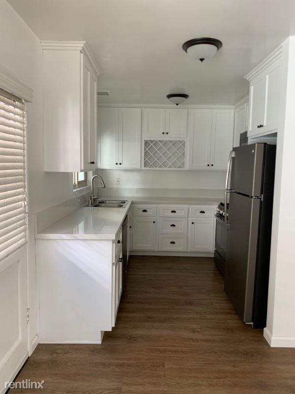 1147 11TH ST in Manhattan Beach, CA - Building Photo - Building Photo