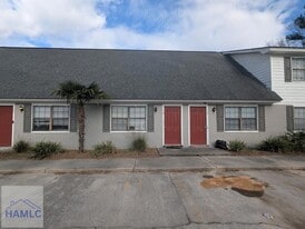 79 Ivey St, Unit Full 2 Bedroom Unit in Richmond Hill, GA - Building Photo