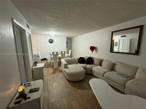 444 SW 4th St in Miami, FL - Foto de edificio - Building Photo