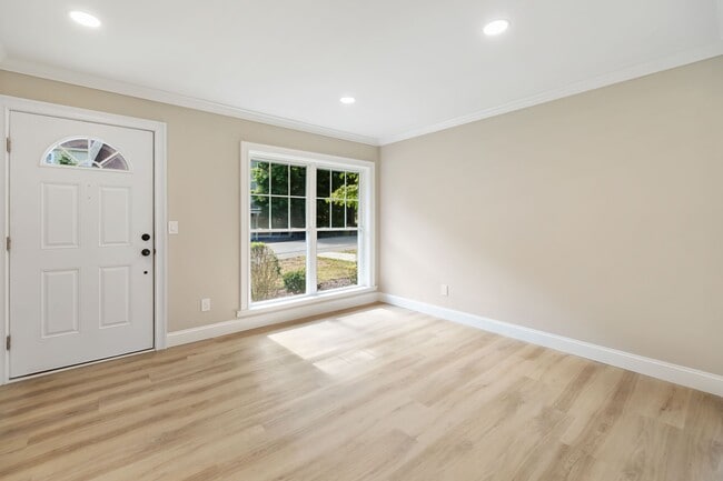 237 Weaver St in Greenwich, CT - Building Photo - Building Photo