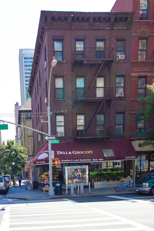 1576 1st Ave in New York, NY - Building Photo - Building Photo
