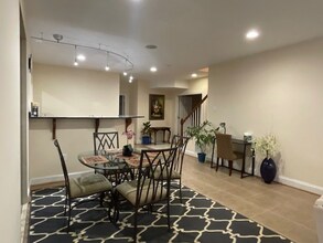 445 Knoll St NW in Vienna, VA - Building Photo - Building Photo