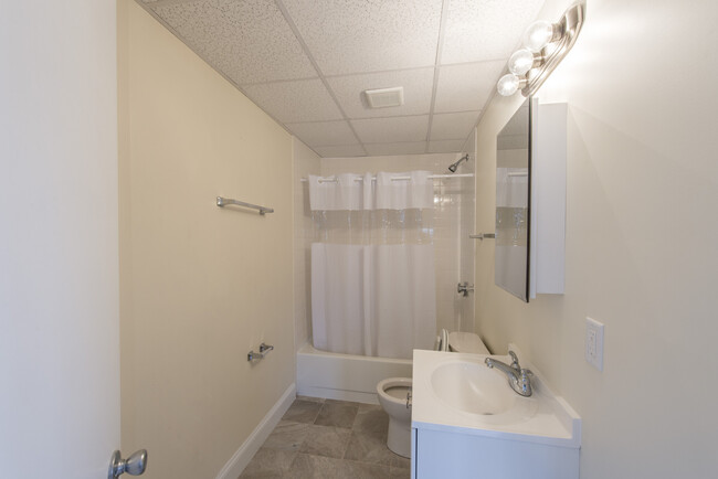 1125 Boylston St, Unit 1 BED Downtown in Boston College, MA - Building Photo - Building Photo